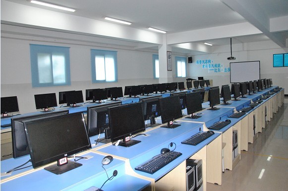某学校多媒体室建设